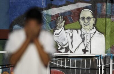 coppia perseguitata papa francesco argentina italia