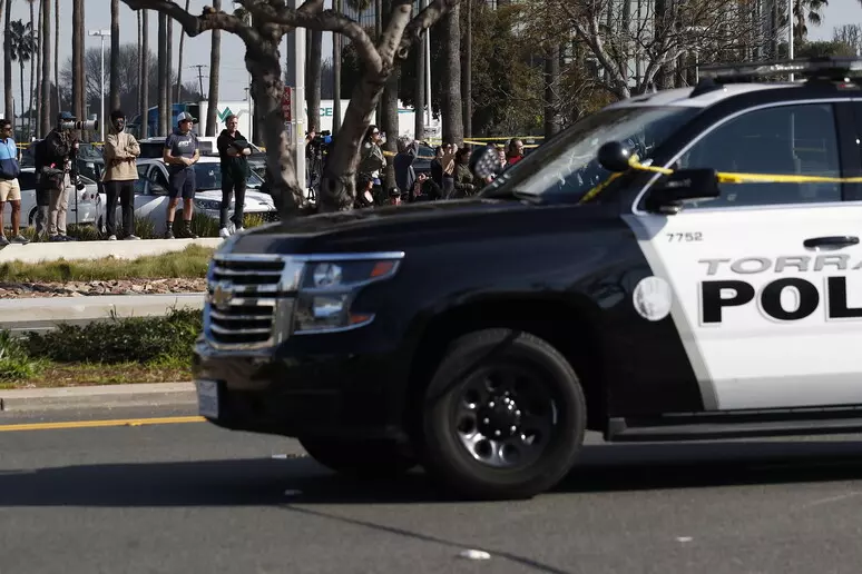 California, esplosa una bomba davanti a una clinica per la fecondazione assistita: un morto e almeno cinque feriti California, esplosa una bomba davanti a una clinica per la fecondazione assistita: un morto e almeno cinque feriti