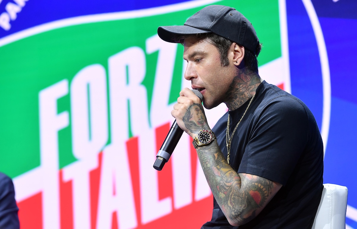 Fedez conquista Forza Italia, la stoccata a Sala e il processo a Marco Travaglio: «I libri su Berlusconi? Utili per le sue tasche» – I video Fedez conquista Forza Italia, la stoccata a Sala e il processo a Marco Travaglio: «I libri su Berlusconi? Utili per le sue tasche» – I video