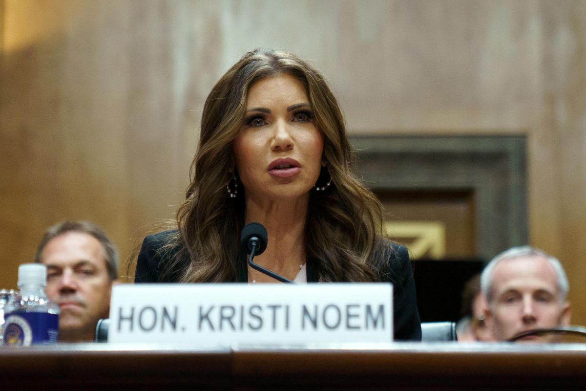 usa gli interrogatori con la macchina della verità di kristi noem la caccia ai dipendenti che passano informazioni alla stampa