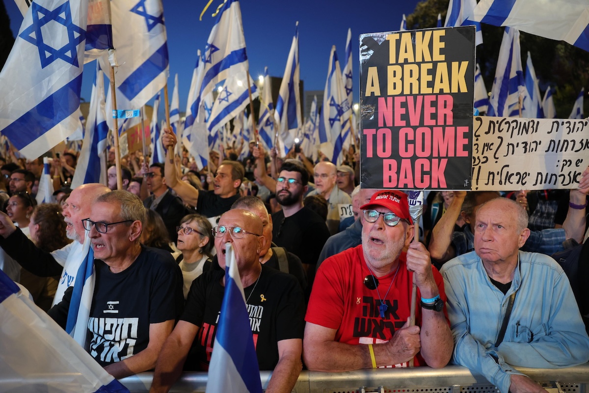 https://static.open.online/wp-content/uploads/2025/05/Israele-manifestazione.jpg