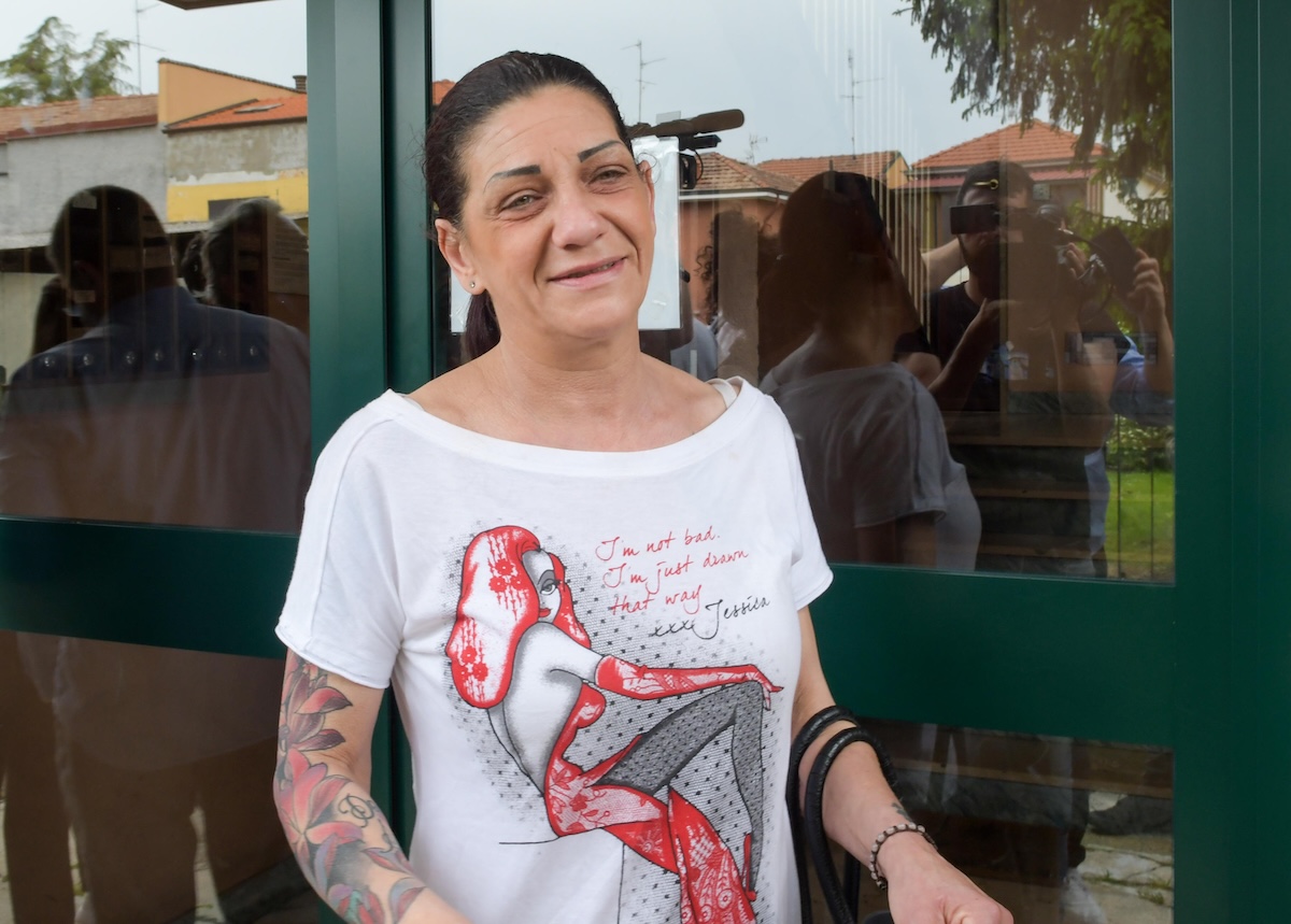 Femminicidio a Milano, la moglie aveva denunciato l’uomo tre anni fa. La bimba in lacrime al 118: «Papà ha ucciso mamma, venite»