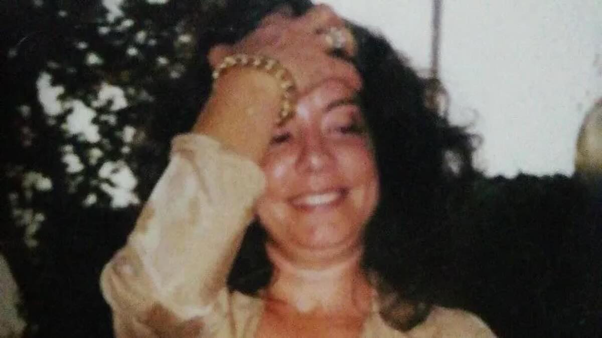 L’allarme del figlio, le tracce di sangue nel villino di Fregene: cosa sappiamo sulla morte di Stefania Camboni L’allarme del figlio, le tracce di sangue nel villino di Fregene: cosa sappiamo sulla morte di Stefania Camboni