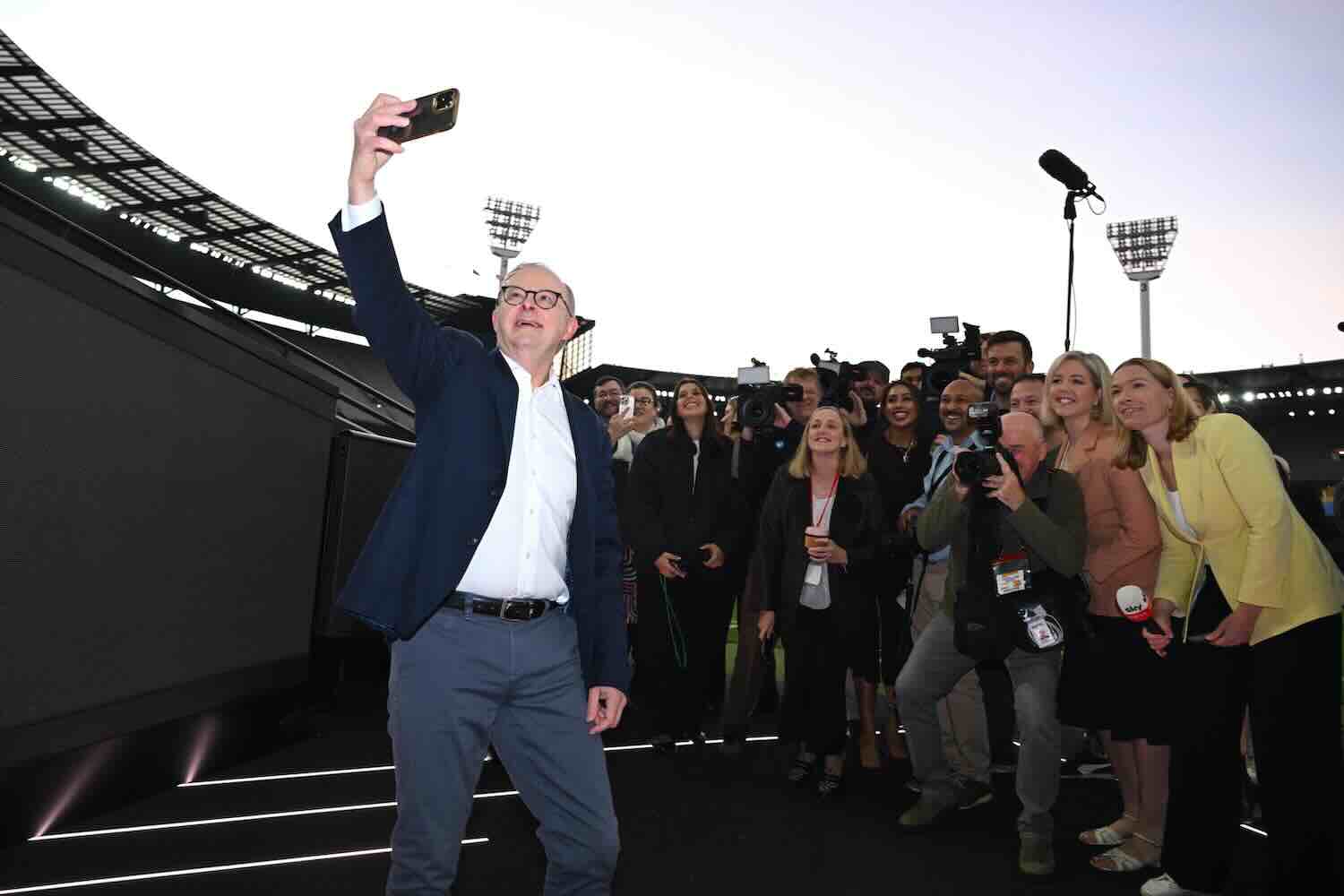 Australia, le prime proiezioni incoronano i laburisti di Albanese: il partito anti-Trump verso la vittoria