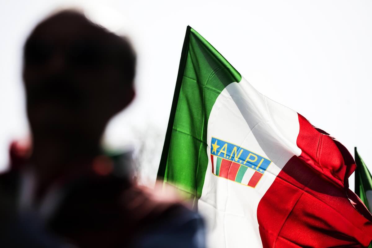 Mottola (Taranto), cantano “Bella ciao” il 25 aprile: identificati in dieci per il «mancato rispetto della sobrietà»