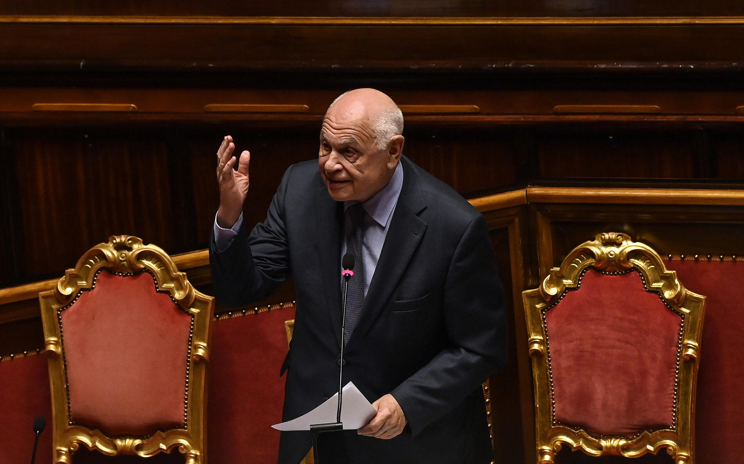 Braccialetto elettronico, Nordio: «Dopo l’alert, la vittima si rifugi in chiesa o farmacia». Scoppia la polemica: «Serve lo Stato, non il fai da te» – Il video Braccialetto elettronico, Nordio: «Dopo l’alert, la vittima si rifugi in chiesa o farmacia». Scoppia la polemica: «Serve lo Stato, non il fai da te» – Il video