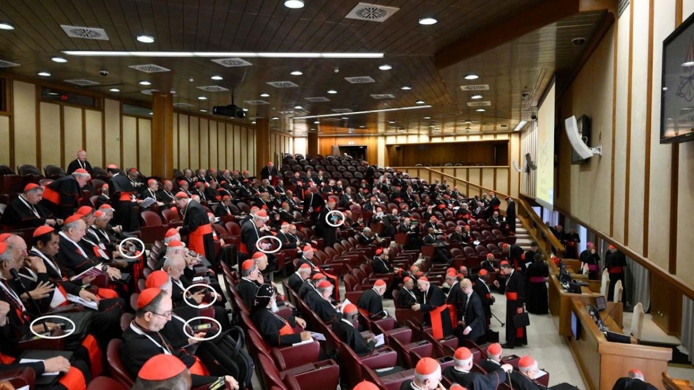 https://static.open.online/wp-content/uploads/2025/05/conclave-cellulare.jpeg
