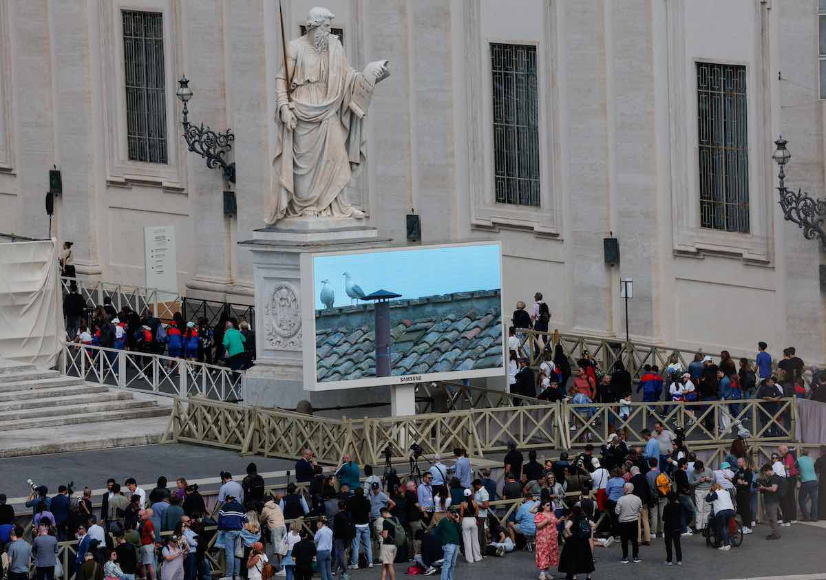 https://static.open.online/wp-content/uploads/2025/05/conclave-vaticano-secondo-giorno.jpg