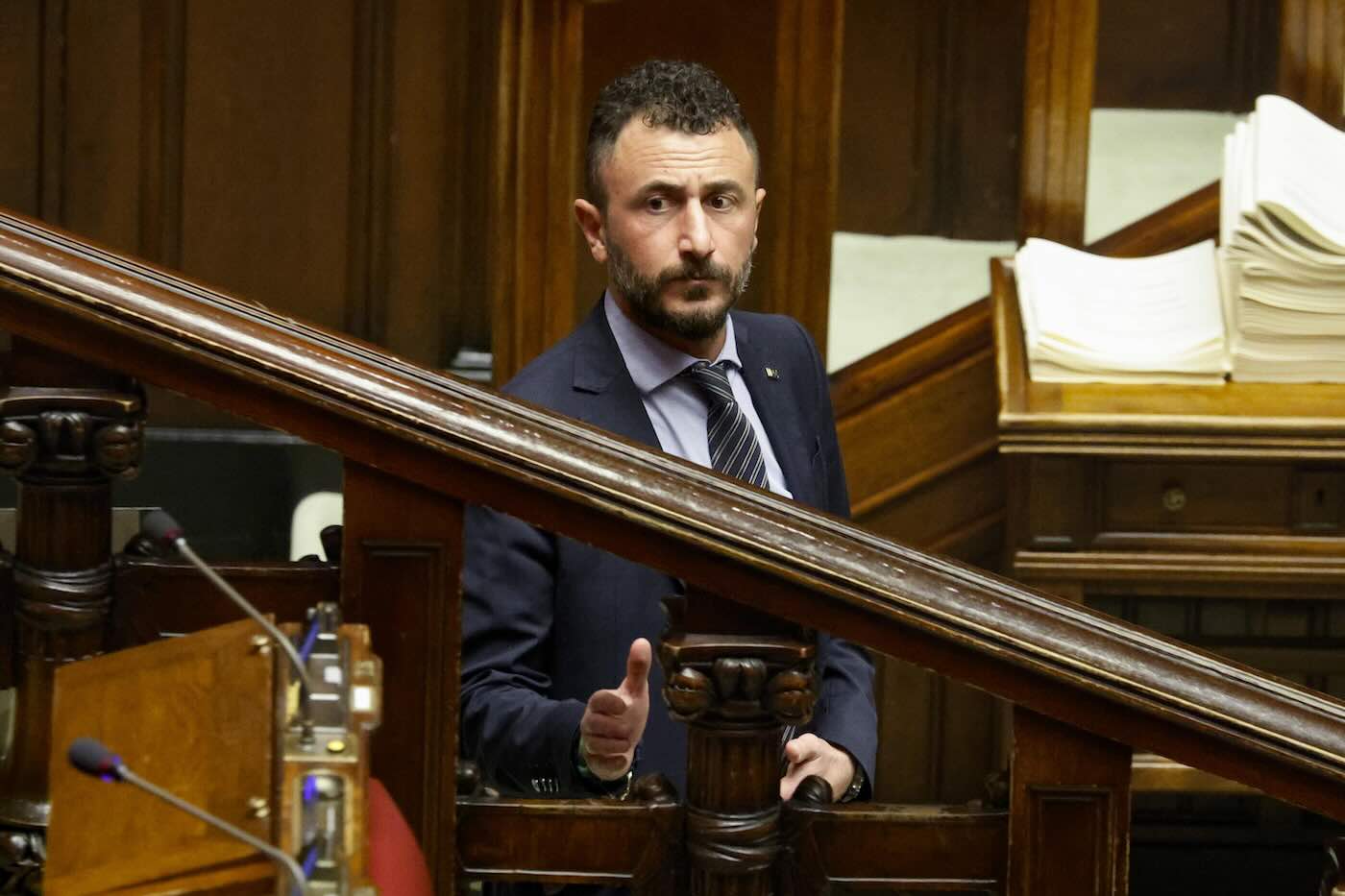 Emanuele Pozzolo cacciato da FdI dopo lo sparo di Capodanno: «Bullismo politico, il partito è ostaggio di qualche ducetto» Emanuele Pozzolo cacciato da FdI dopo lo sparo di Capodanno: «Bullismo politico, il partito è ostaggio di qualche ducetto»