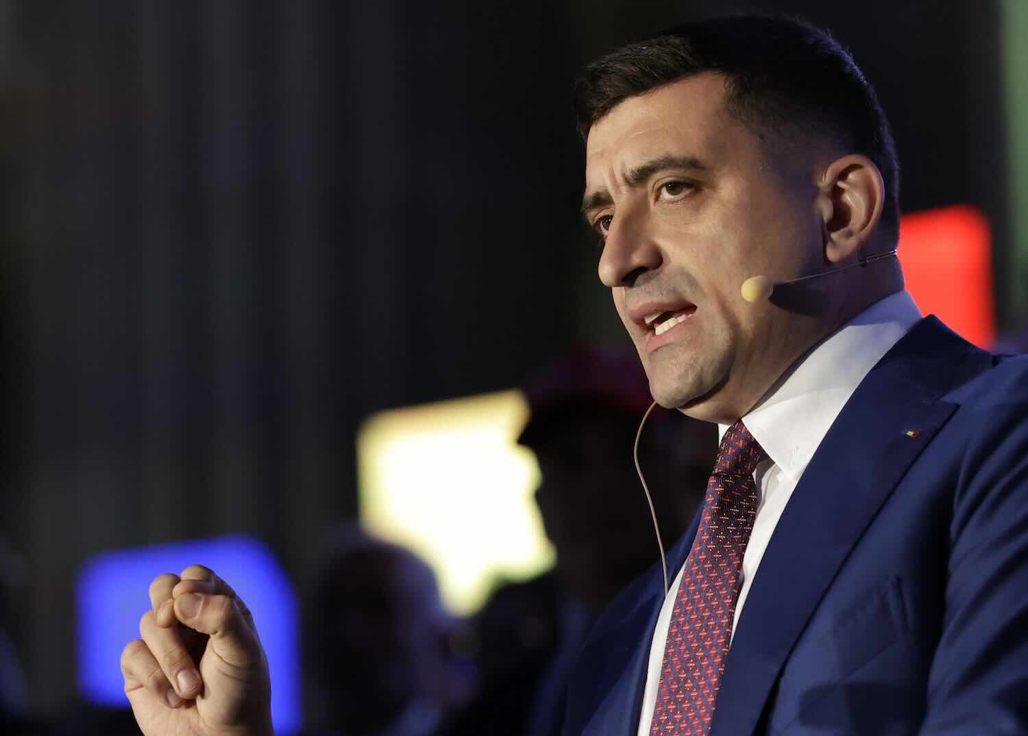 George Simion chiede di annullare le elezioni in Romania: l’accusa alla Francia di interferenze nel voto George Simion chiede di annullare le elezioni in Romania: l’accusa alla Francia di interferenze nel voto