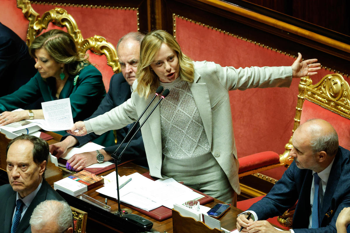 giorgia meloni domande senato polemica renzi