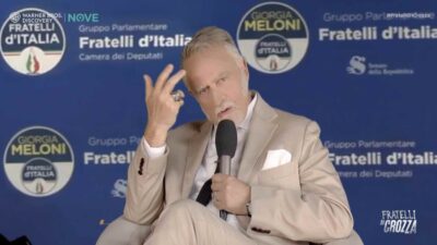 Alessandro Giuli imitato da Maurizio Crozza