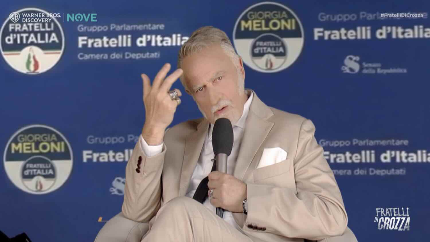 crozza e il ministro giuli lo scontro con elio germano e il coro nero sotto casa dell attore – il video da Open.online crozza e il ministro giuli lo scontro con elio germano e il coro nero sotto casa dell attore – il video