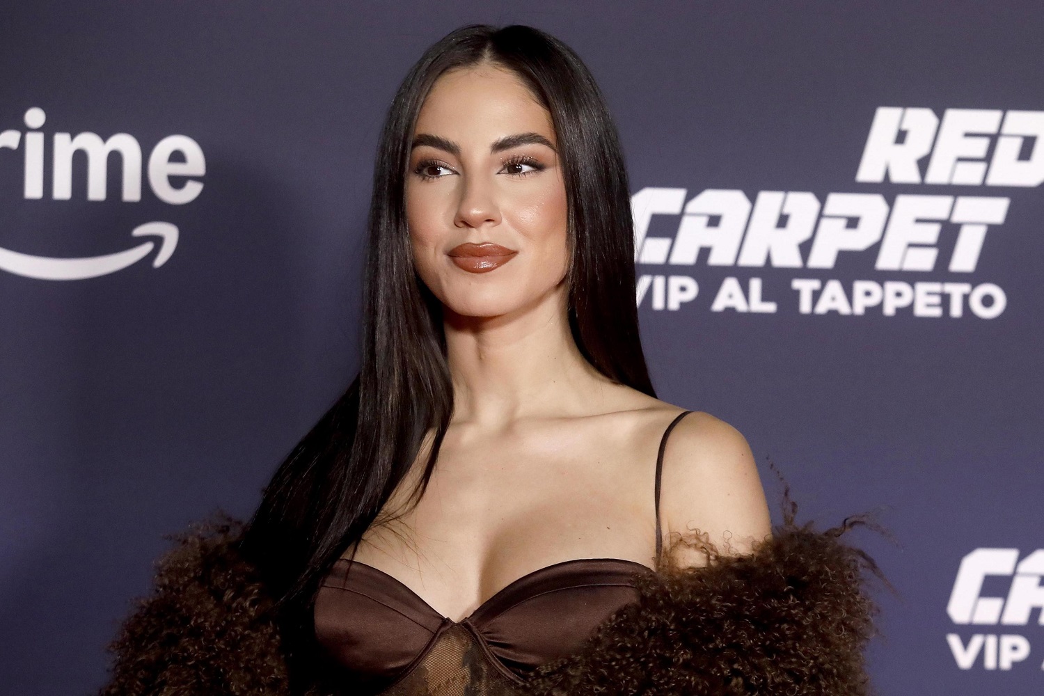 La risposta di Giulia De Lellis alle voci di gravidanza lanciate da Chi. «Non rompete le pal**» – Il video