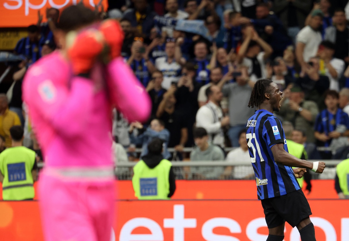 Serie A, pari per Napoli e Inter: lo Scudetto si deciderà all’ultima giornata. Il Milan resta fuori dalle coppe europee Serie A, pari per Napoli e Inter: lo Scudetto si deciderà all’ultima giornata. Il Milan resta fuori dalle coppe europee