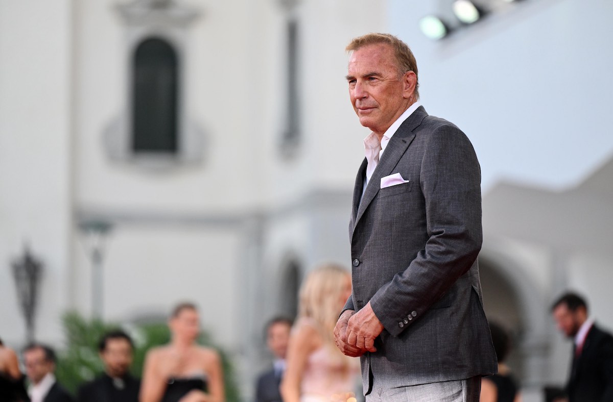 «Scena di stupro improvvisata senza consenso», Kevin Costner denunciato da una stuntwoman. L’accusa di molestie e la difesa dell’attore «Scena di stupro improvvisata senza consenso», Kevin Costner denunciato da una stuntwoman. L’accusa di molestie e la difesa dell’attore