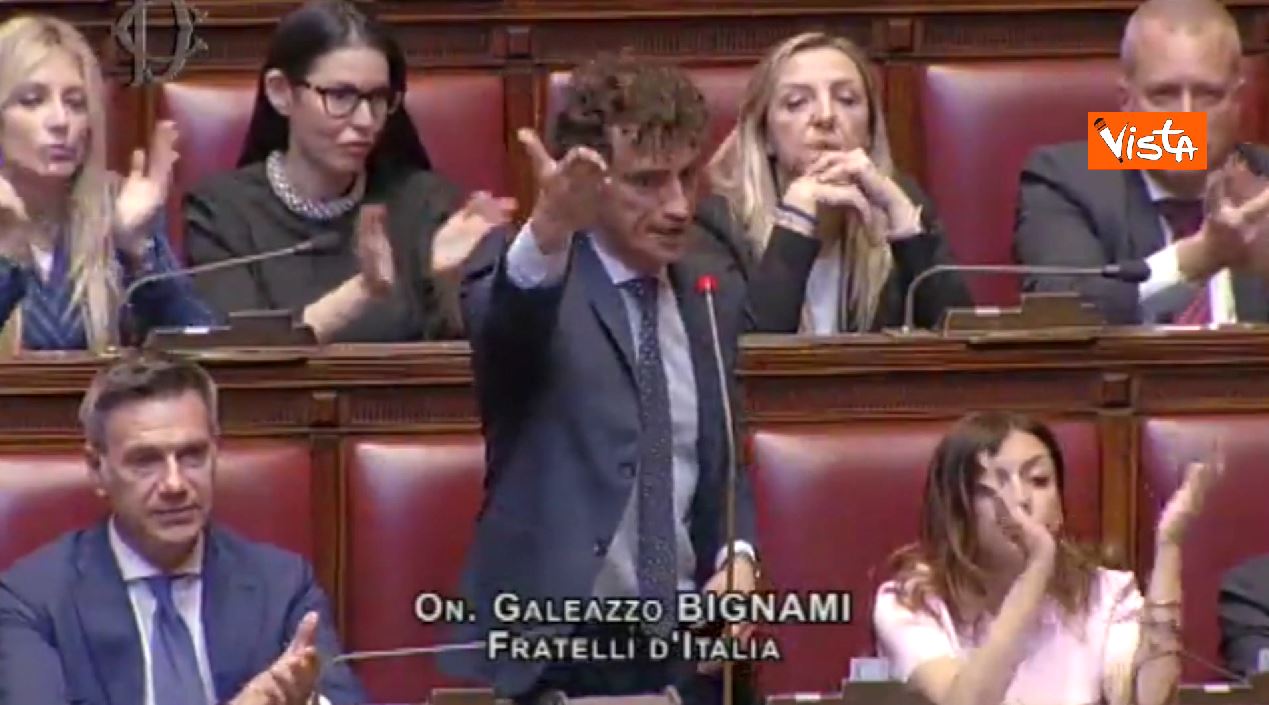 spegnetegli il microfono bagarre in aula tra bignami fdi e il vicepresidente della camera mulè – il video