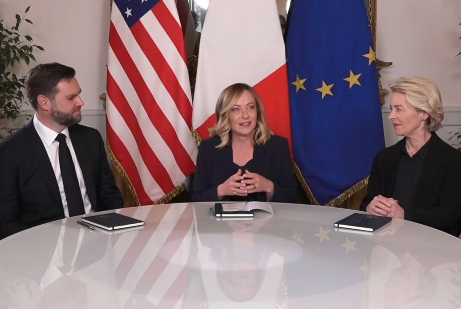 https://static.open.online/wp-content/uploads/2025/05/meloni-vance-von-der-leyen.jpg