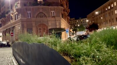 degrado monumento de gasperi roma