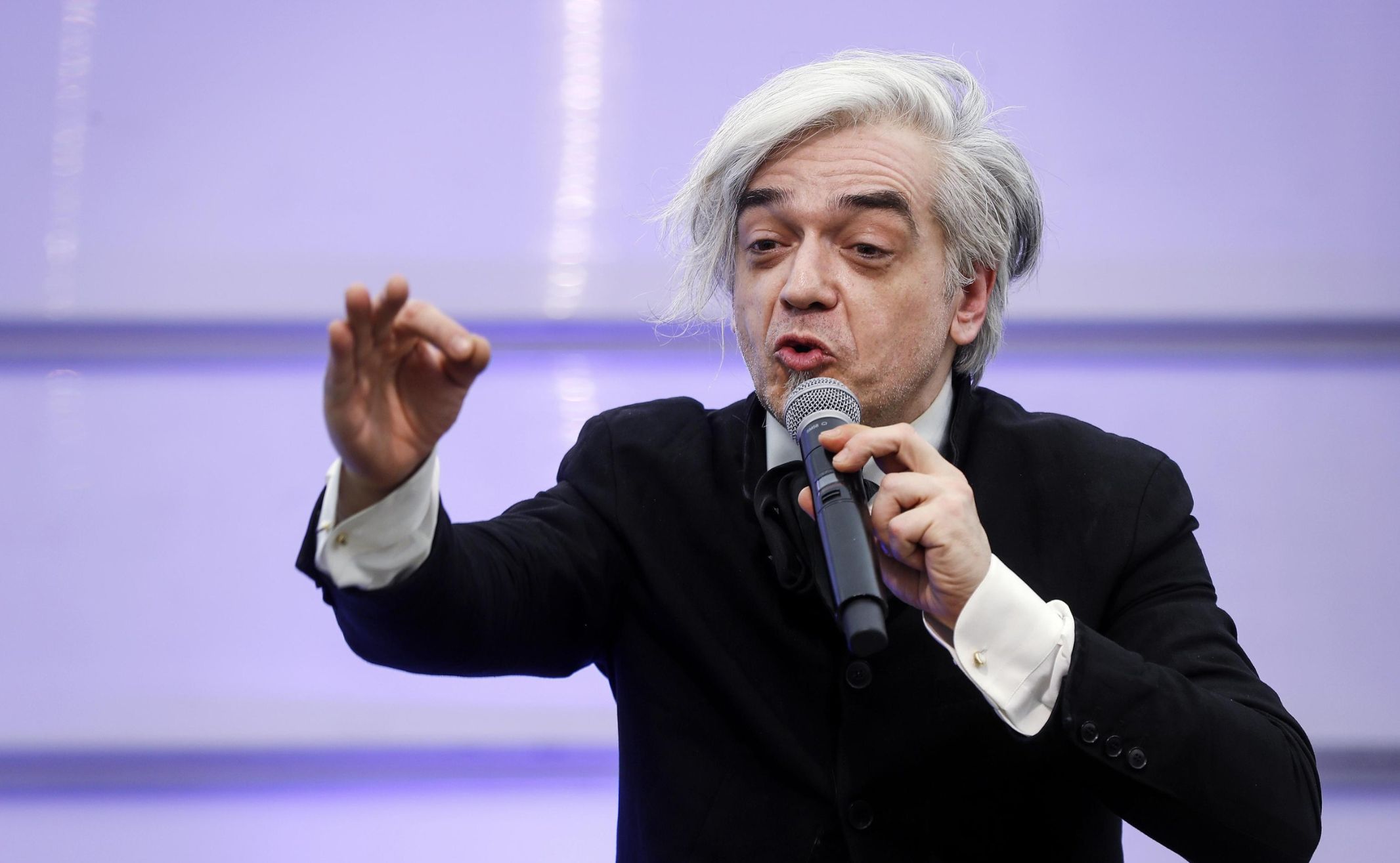 Milano, polemica per «l’orinatoio Morgan» nei bagni del festival Mi Ami. L’ira del cantante: «Schifo indecente, va rimosso» – La foto Milano, polemica per «l’orinatoio Morgan» nei bagni del festival Mi Ami. L’ira del cantante: «Schifo indecente, va rimosso» – La foto