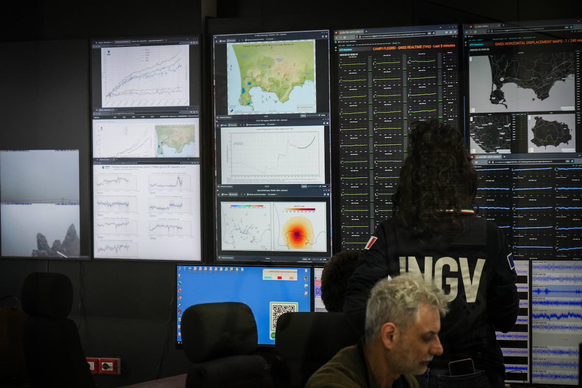 napoli campi flegrei terremoto pozzuoli sisma