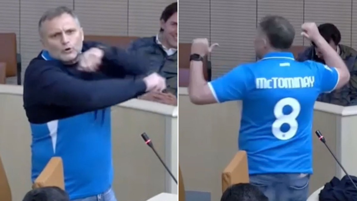 «Oggi in aula perché il sindaco è juventino e leghista». Lo sfogo del consigliere che scappa a vedere il Napoli – Il video «Oggi in aula perché il sindaco è juventino e leghista». Lo sfogo del consigliere che scappa a vedere il Napoli – Il video
