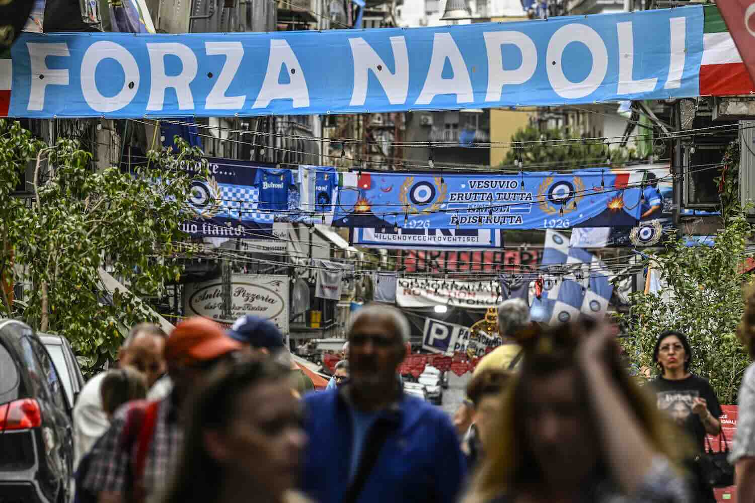 A Napoli scuole chiuse in anticipo per la sfida Scudetto e Università in Dad, ma si gioca la sera. Il caso degli 80 bidelli in malattia in un solo giorno A Napoli scuole chiuse in anticipo per la sfida Scudetto e Università in Dad, ma si gioca la sera. Il caso degli 80 bidelli in malattia in un solo giorno