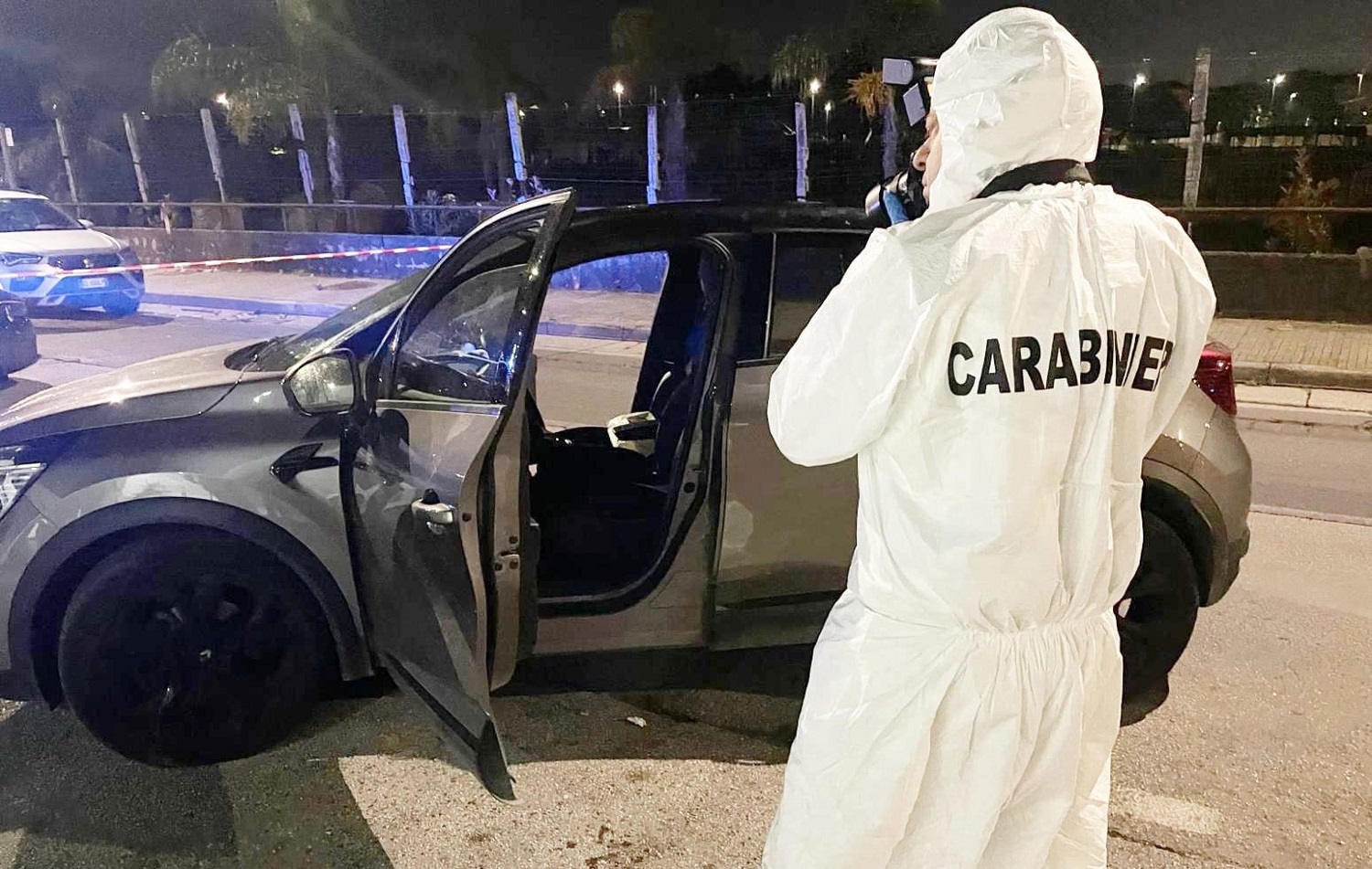 napoli spara alla compagna e si uccide donna di 31 anni in condizioni gravi
