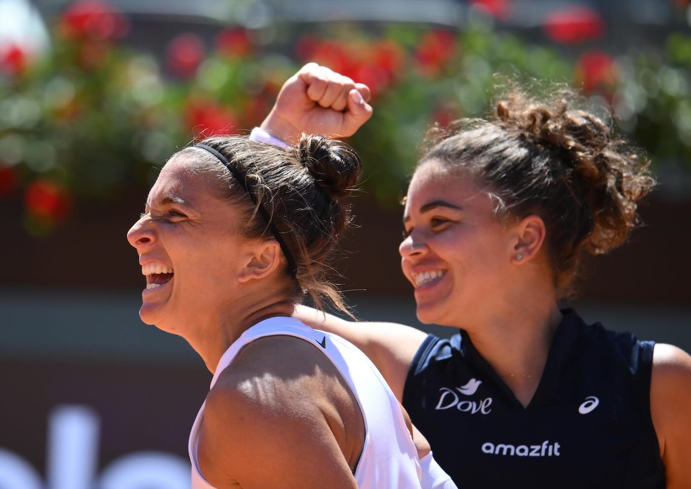 Jasmine Paolini fa il bis agli Internazionali di Roma: con Sara Errani vince anche la finale di doppio Jasmine Paolini fa il bis agli Internazionali di Roma: con Sara Errani vince anche la finale di doppio