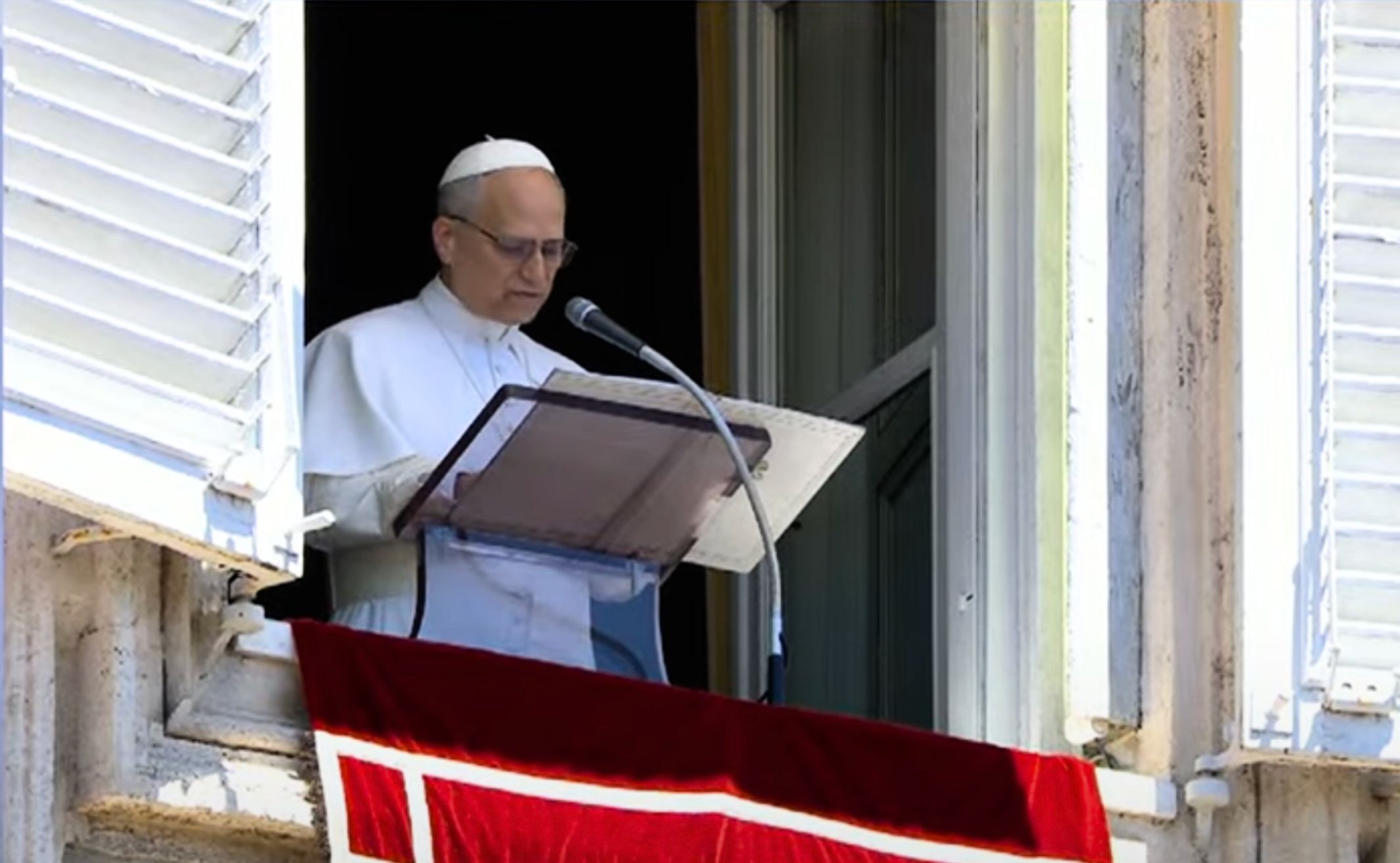 Papa Leone XIV, il primo Regina Coeli dal Palazzo apostolico: «Abbraccio tutti i popoli che soffrono in guerra» Papa Leone XIV, il primo Regina Coeli dal Palazzo apostolico: «Abbraccio tutti i popoli che soffrono in guerra»