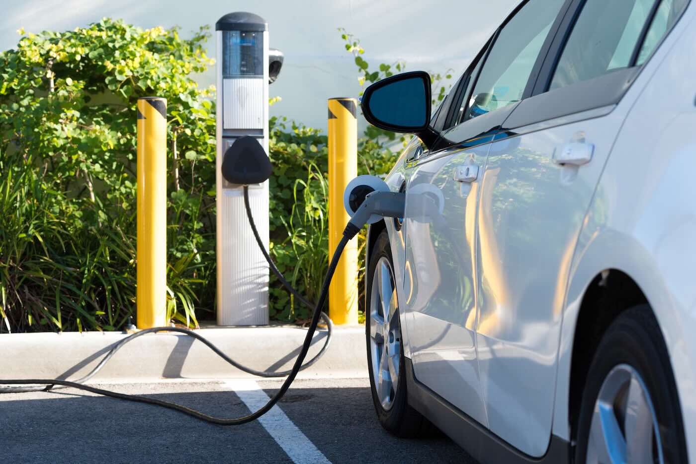 Con la revisione del Pnrr arrivano nuovi incentivi per le auto elettriche: bonus fino a 11mila euro. Chi può richiederlo Con la revisione del Pnrr arrivano nuovi incentivi per le auto elettriche: bonus fino a 11mila euro. Chi può richiederlo