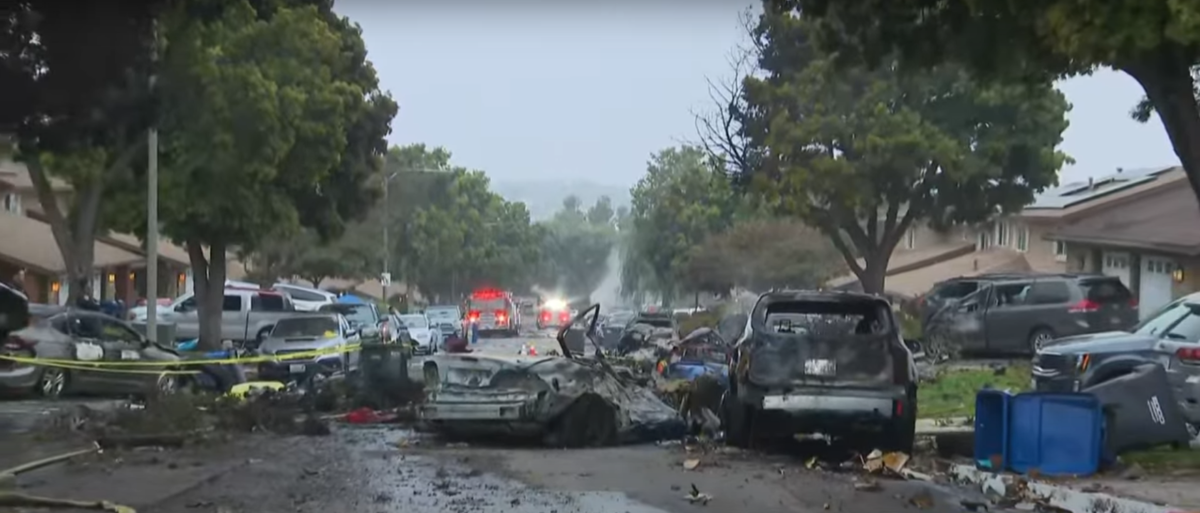 Un aereo si schianta sulle case a San Diego, i vigili del fuoco: «Diversi morti» – Il video Un aereo si schianta sulle case a San Diego, i vigili del fuoco: «Diversi morti» – Il video