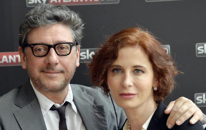 Sergio Castellitto, i cassonetti scomparsi e il divieto di sosta: «L’auto della moglie è stata spostata»