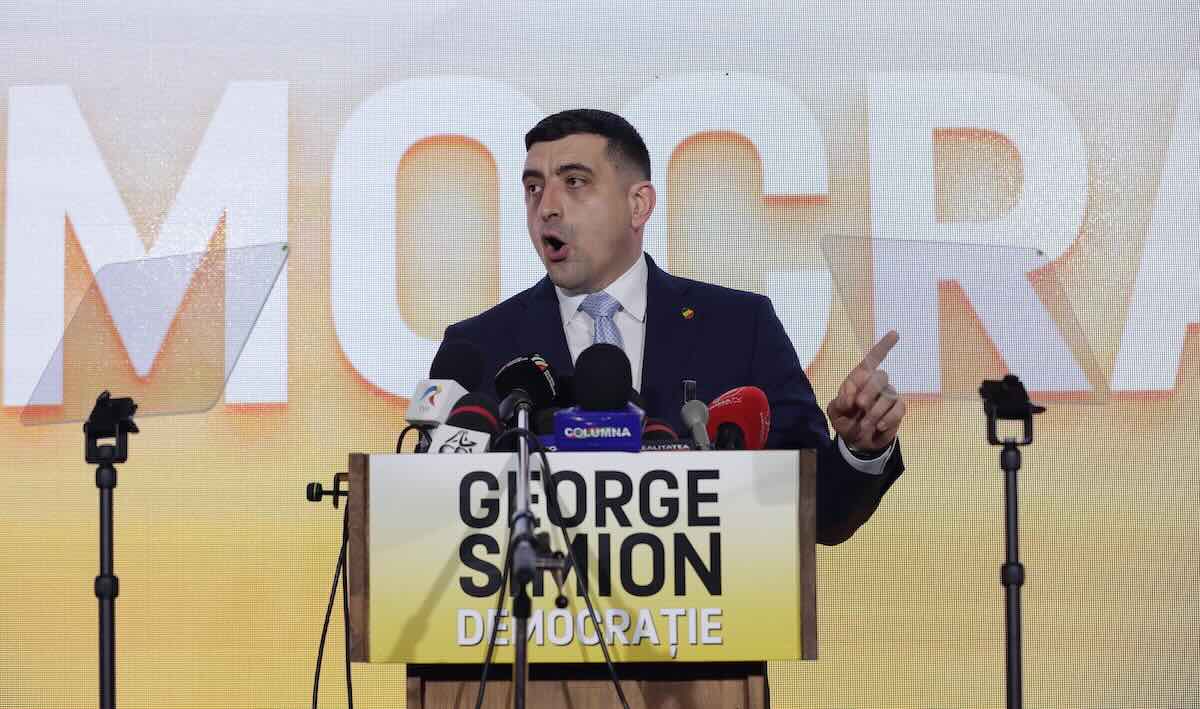 https://static.open.online/wp-content/uploads/2025/05/simion-presidenziali-romania.jpeg