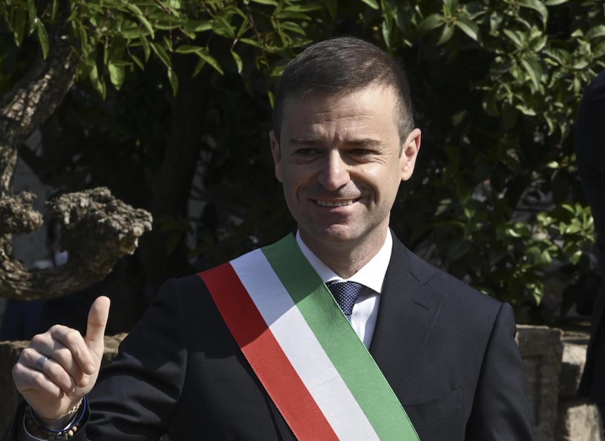 Arrestato in flagranza Massimo Coppola. Il sindaco di Sorrento intascava mazzette Arrestato in flagranza Massimo Coppola. Il sindaco di Sorrento intascava mazzette