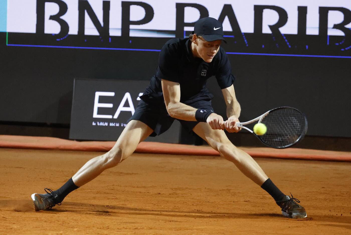 Tennis, sfuma in finale il sogno di Jannik Sinner: Carlos Alcaraz vince gli Internazionali di Roma Tennis, sfuma in finale il sogno di Jannik Sinner: Carlos Alcaraz vince gli Internazionali di Roma