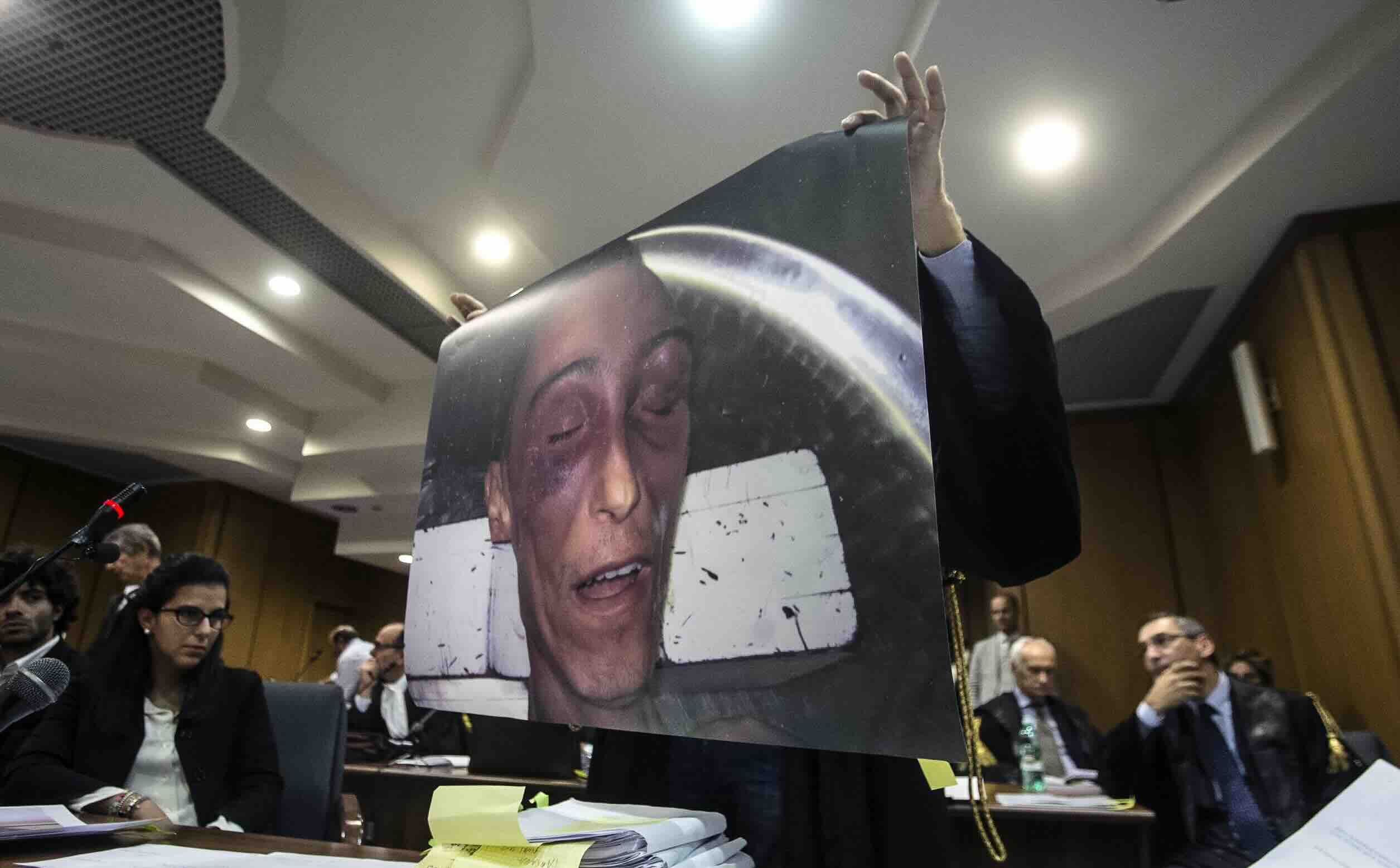 stefano cucchi la procura chiede di condannare tre carabinieri per falso e depistaggio