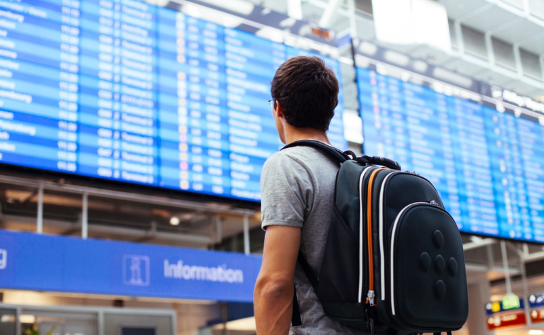 Studente falsifica 892 biglietti aerei e riesce a ottenere 86mila euro dalla Regione Sicilia: denunciato per truffa Studente falsifica 892 biglietti aerei e riesce a ottenere 86mila euro dalla Regione Sicilia: denunciato per truffa