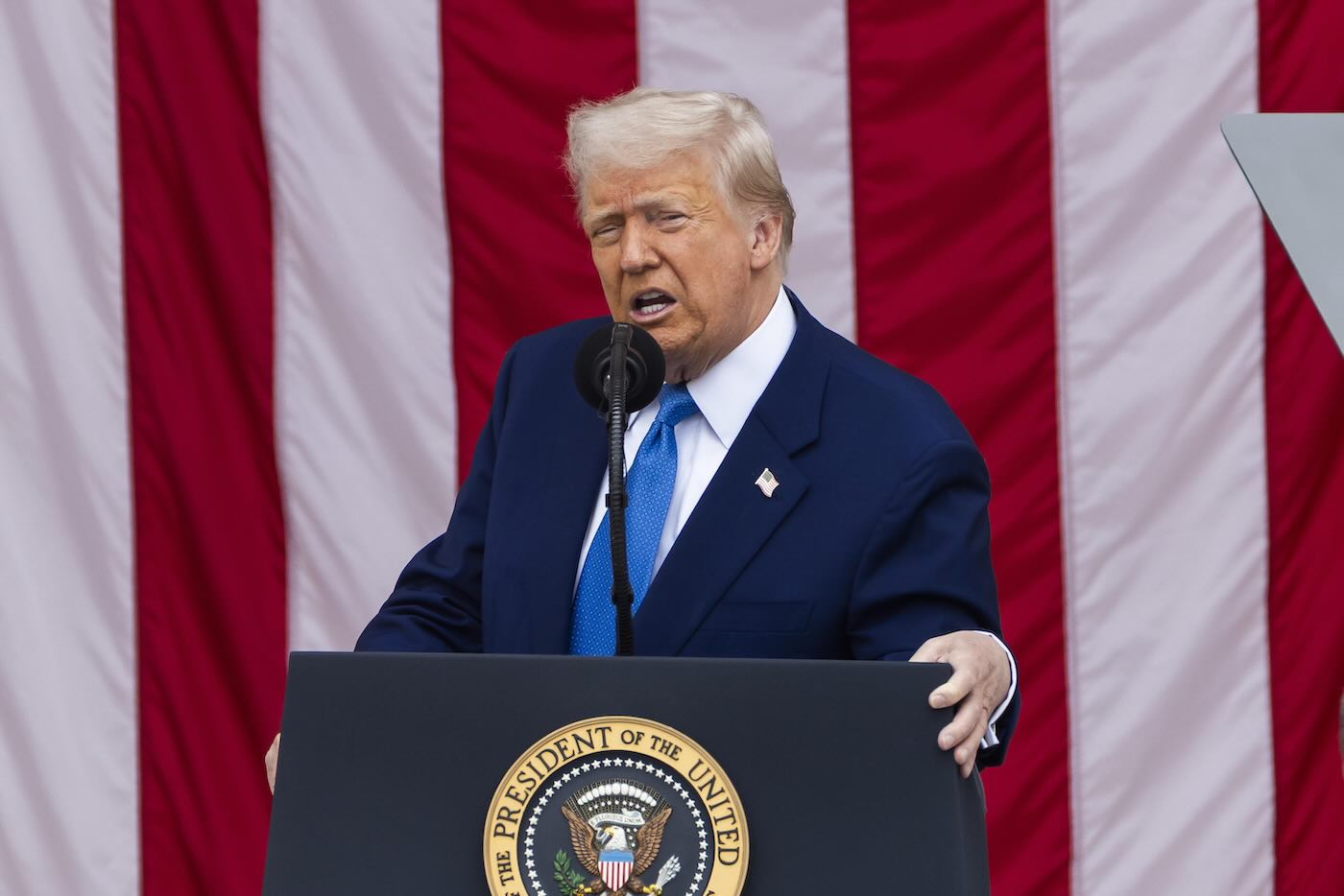 usa la corte d appello ribalta la sentenza sui dazi di trump per ora restano in vigore