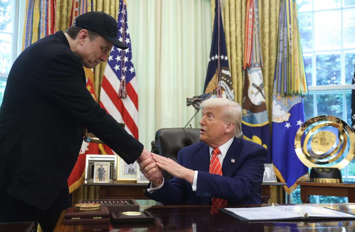 Trump congeda Musk dalla Casa Bianca con due complimenti. Poi l’annuncio: «Tregua a Gaza oggi o domani» Trump congeda Musk dalla Casa Bianca con due complimenti. Poi l’annuncio: «Tregua a Gaza oggi o domani»