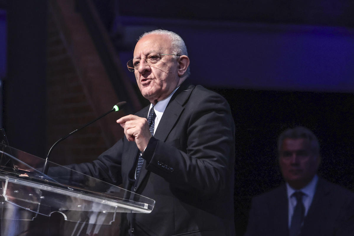 Terzo mandato, la Corte Costituzionale: «È principio fondamentale, subito vincolante». Perché la legge di De Luca è stata bocciata Terzo mandato, la Corte Costituzionale: «È principio fondamentale, subito vincolante». Perché la legge di De Luca è stata bocciata