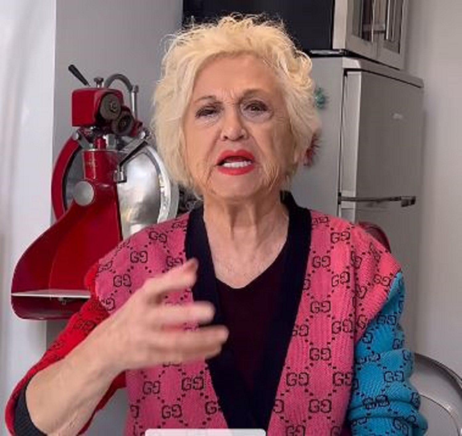 Wanna Marchi chef: la nuova vita ai fornelli, con inviti nei vari ristoranti della Lombardia (e non solo) – Il video Wanna Marchi chef: la nuova vita ai fornelli, con inviti nei vari ristoranti della Lombardia (e non solo) – Il video