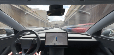 Tesla guida autonoma a Roma