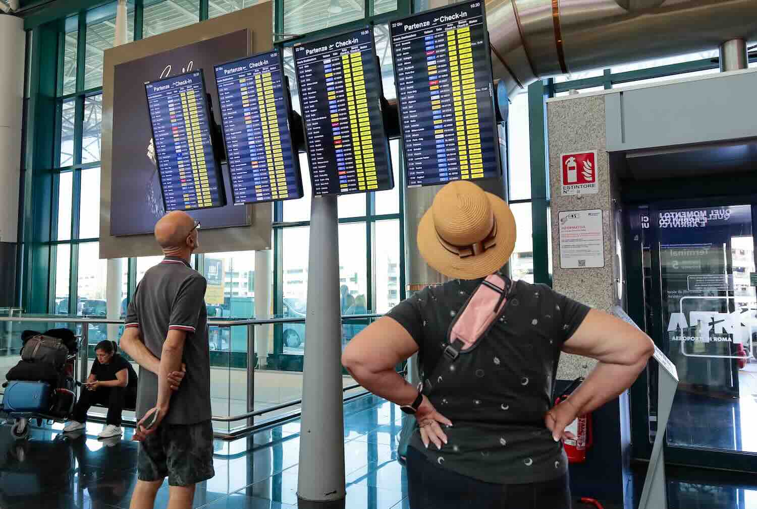 Turisti in aeroporto
