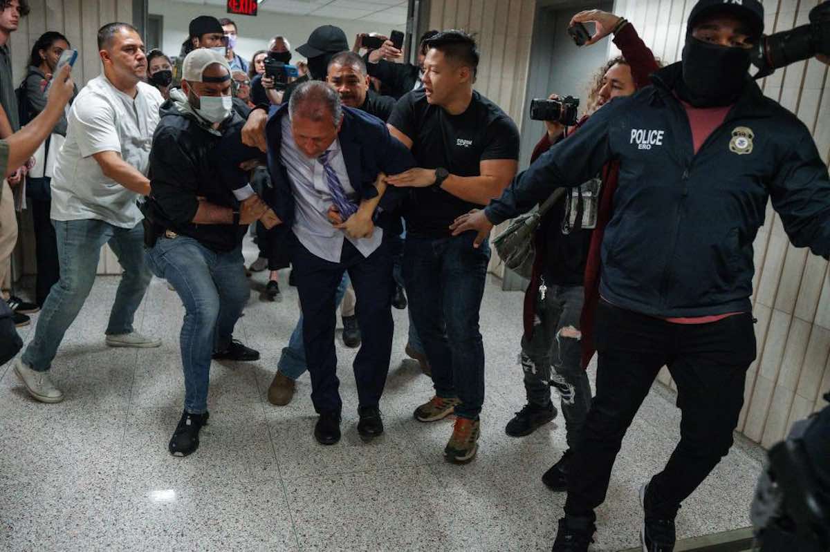 https://static.open.online/wp-content/uploads/2025/06/arresto-brad-lander-new-york-sindaco-immigrazione.jpg