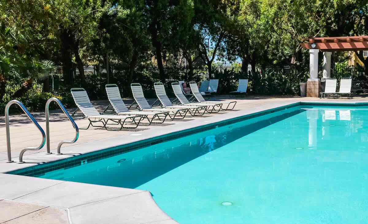 bambino-morto-piscina-caduta