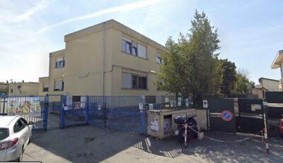 Bidella ruba corrente scuola Morena a Roma