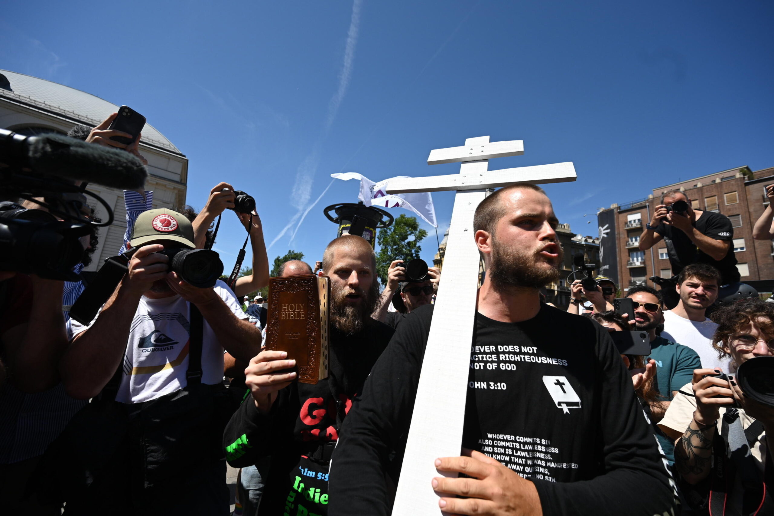 https://static.open.online/wp-content/uploads/2025/06/budapest-pride-nazi-scaled.jpg