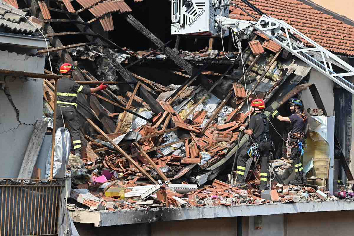 esplosione torino vittima 12enne gravissimo
