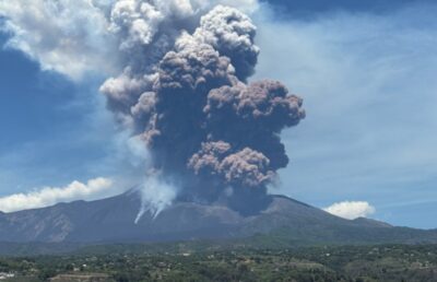 etna eruzione crollo parte cratere